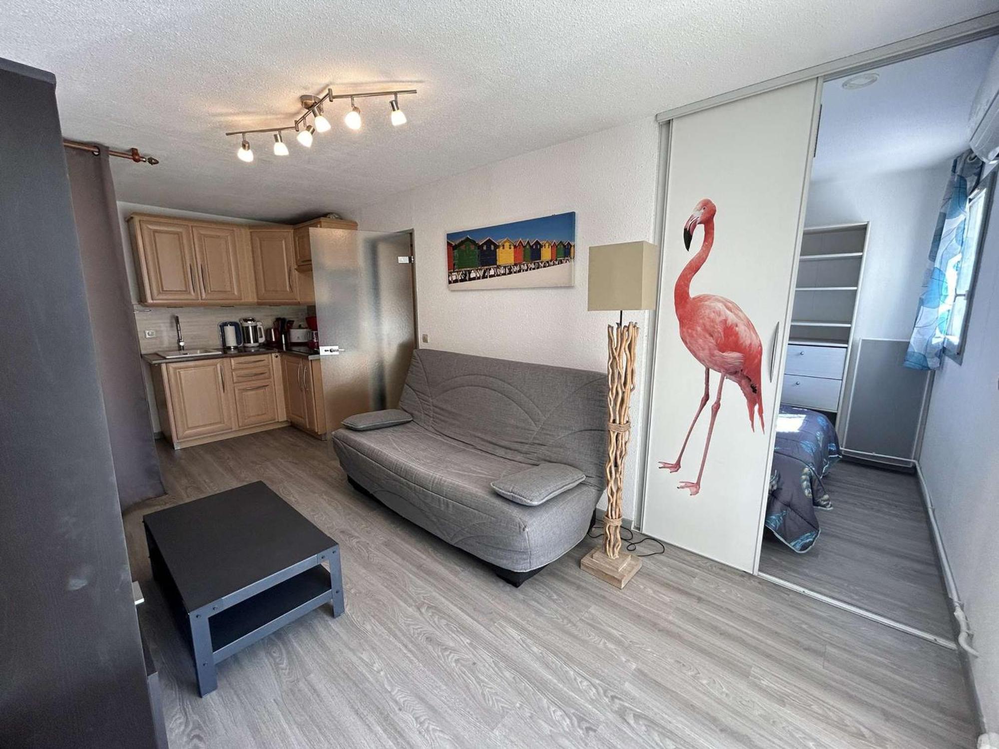 Apartment Climatise Avec Piscine, Terrasse Et Parking A 200m De La - - Fr-1-250-258 Le Grau-du-Roi